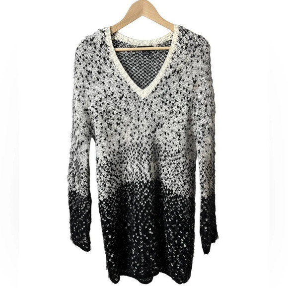 Trouvé • Long V-Neck Colorblock Sweater - Picture 3 of 7